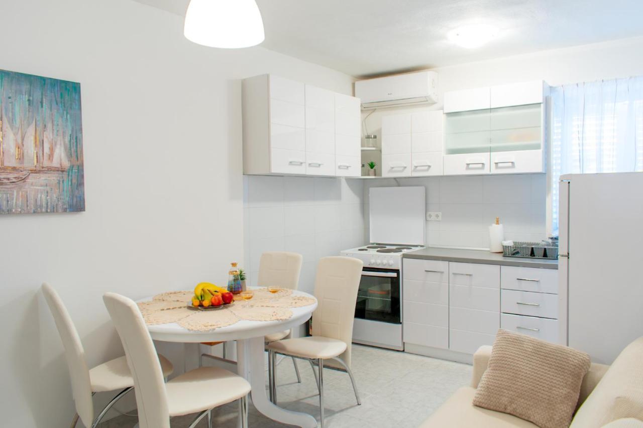 Apartman Karmen Каштела Екстер'єр фото